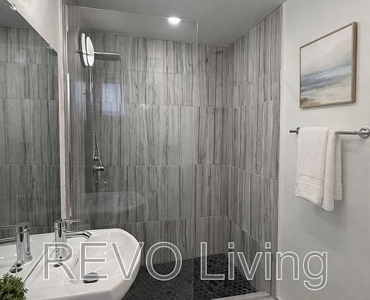 5th image of 7800 Lundys Ln #207