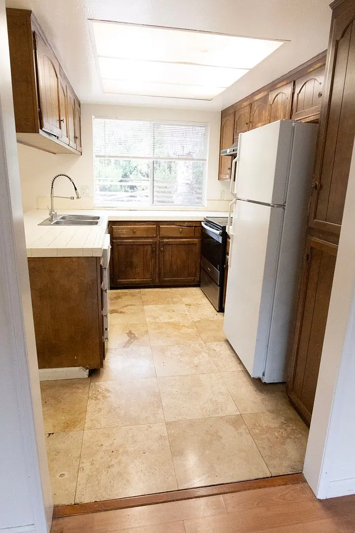 Rarely Available Private 5 Bed 3 Bath House w/ 2 Masters — Photo 4