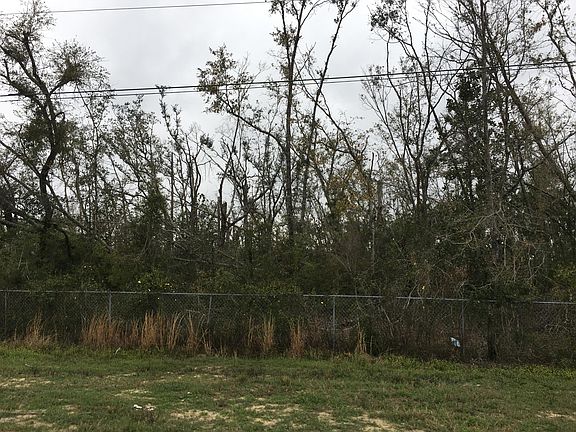 3rd image of 10403 Miller Cir