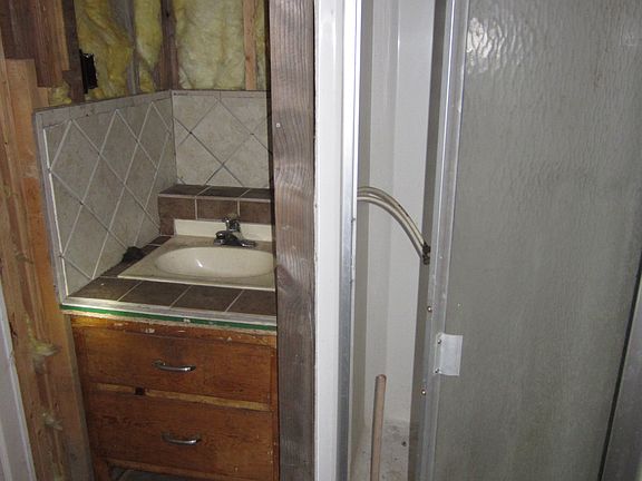 4th image of 125 Garnett St