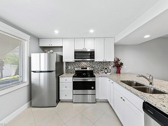2nd image of 118 Palm Dr #9715
