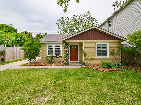 CHARMING HOUSTON HEIGHTS SINGLE FAMILY HOME ON HUGE 6000 SF DOUBLE LOT. SO MANY UPGRADES!! MOVE IN READY AND SO CLEAN! SEPARATE 