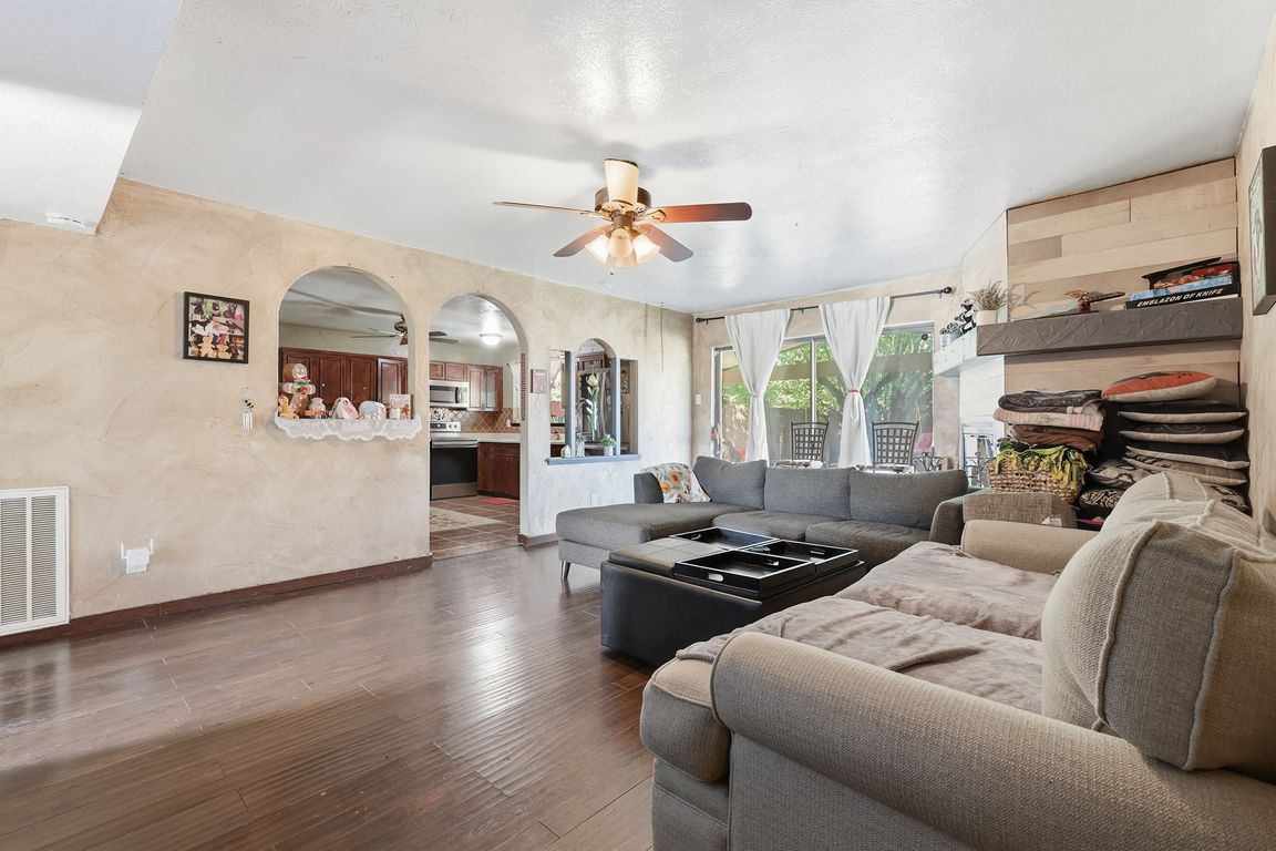 next background image