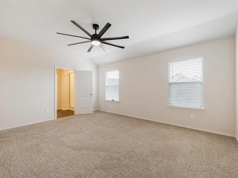 321 Sandringham Loop — Photo 17