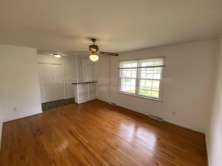 1804 Sherwood Dr — Photo 6