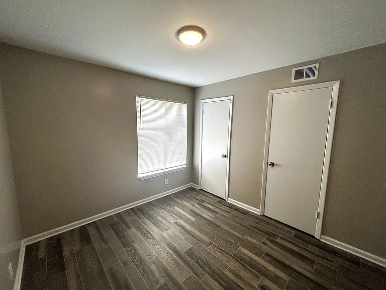 Riverbend Apartments — Photo 7