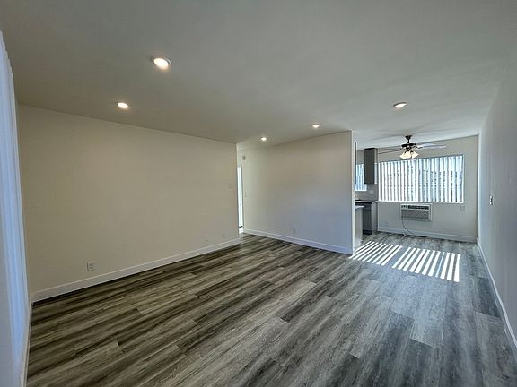 3rd image of 20414 Cohasset St APT 25
