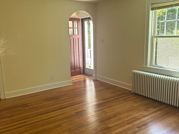 4th image of 17 Amory Ave Unit B