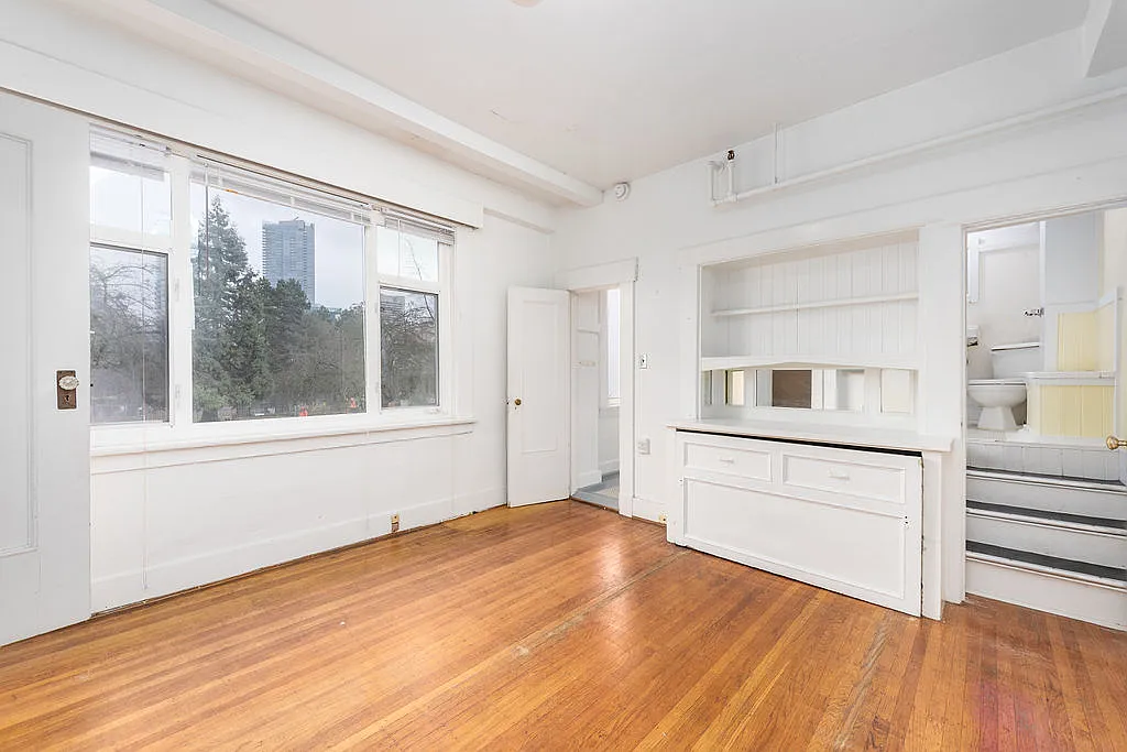Strathmore Lodge Apartments — Photo 2
