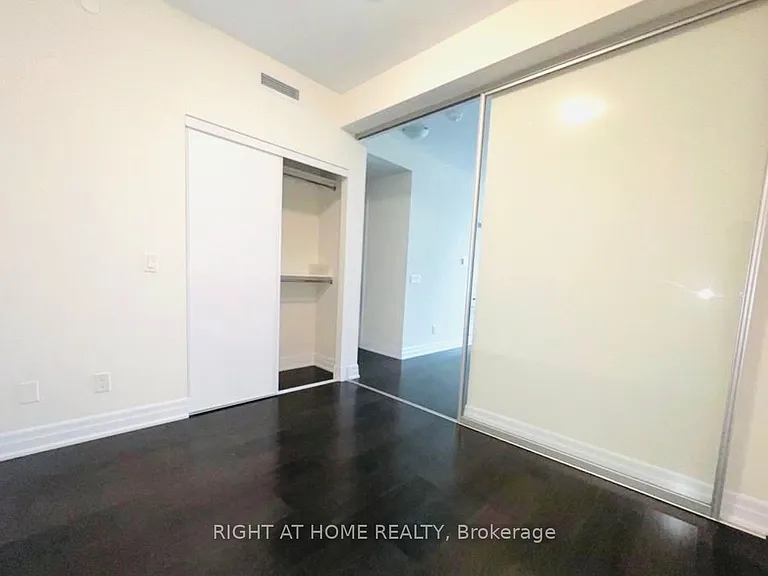 9075 Jane St #704 — Photo 11