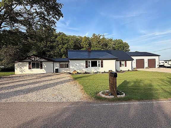 2nd image of 4701 Penfold Rd
