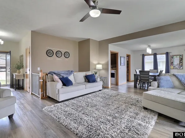 1405 W Brewer Dr, Fremont, NE 68025