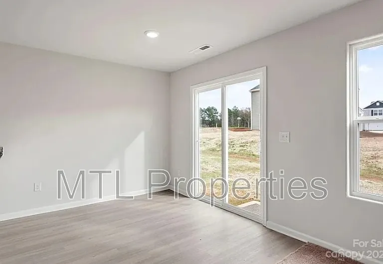 1629 Nia Rd — Photo 4