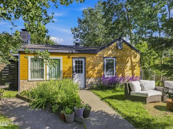 1127 Medfra St, Anchorage, AK 99501