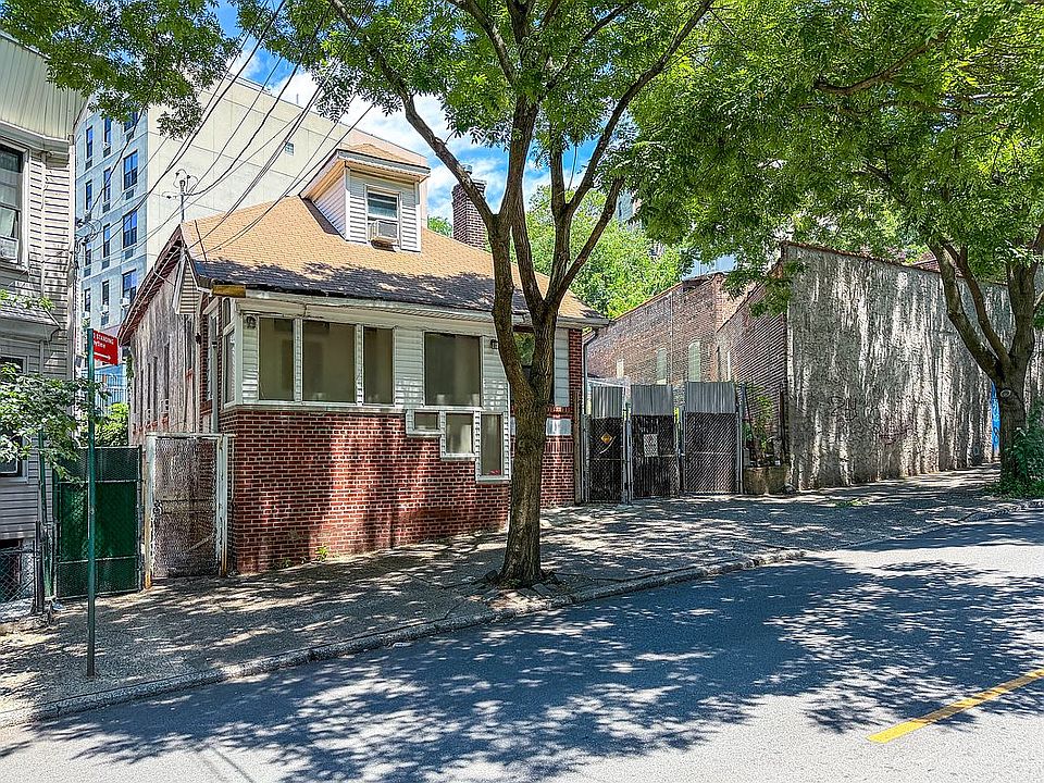 1st image of 191 W 168th St