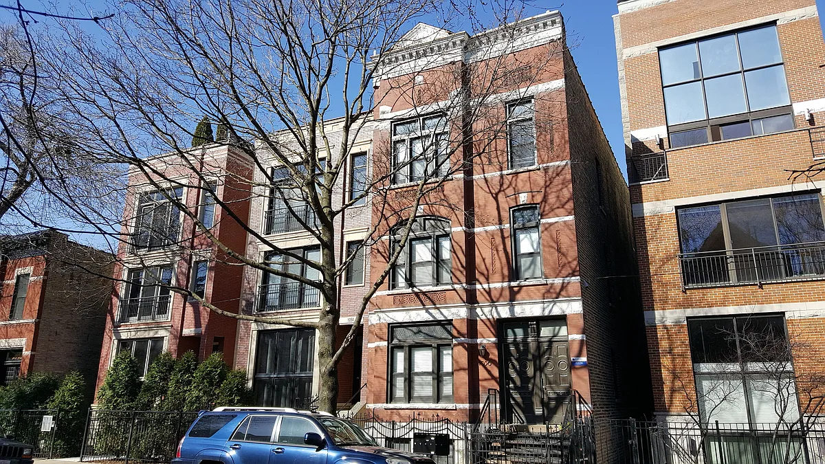 Building Photo - 1056 N Hermitage Ave #1F