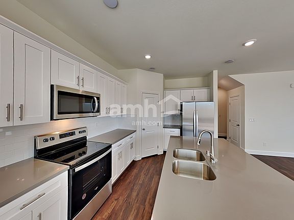 3rd image of 8807 Crinkle Leaf Ave