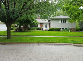 2208 E Olive St, Bloomington, IL 61701