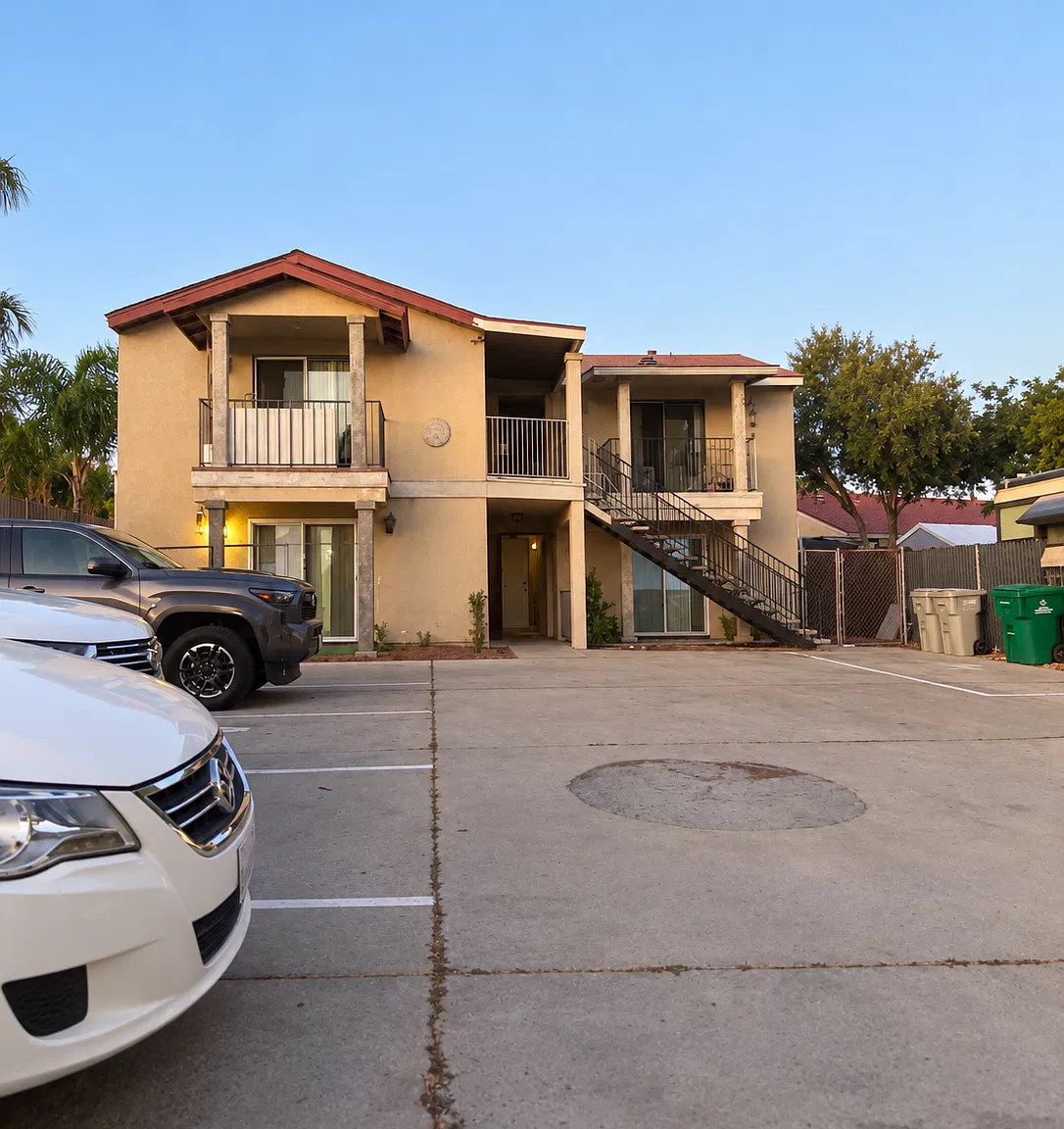 2 bed, 804 sqft, $2,400 — Photo 1