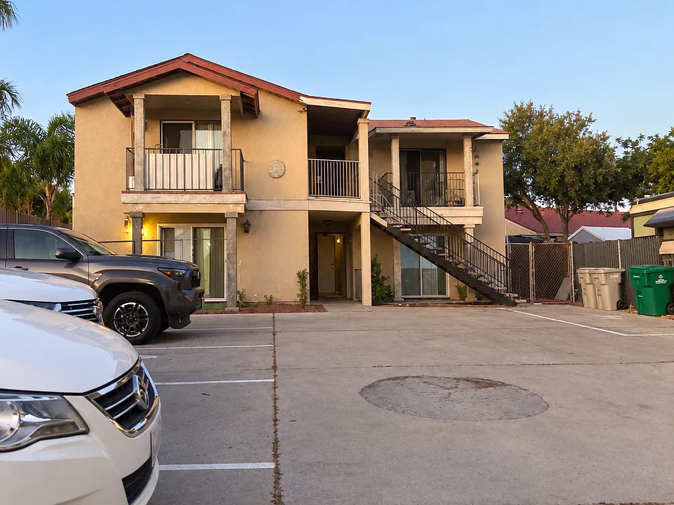 211 W San Ysidro Blvd #3