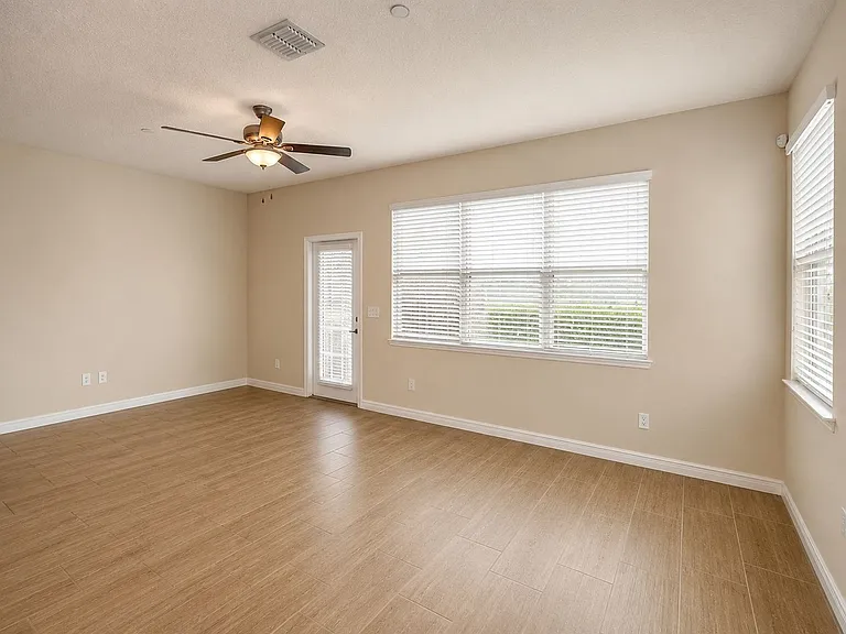 93 Zamora Pl — Photo 5