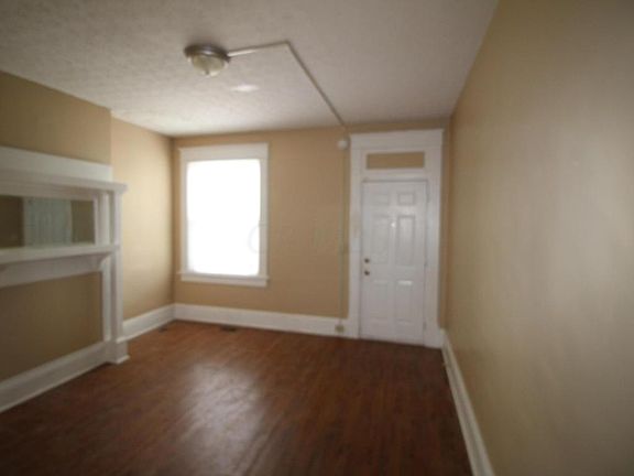 4th image of 409 E Welch Ave
