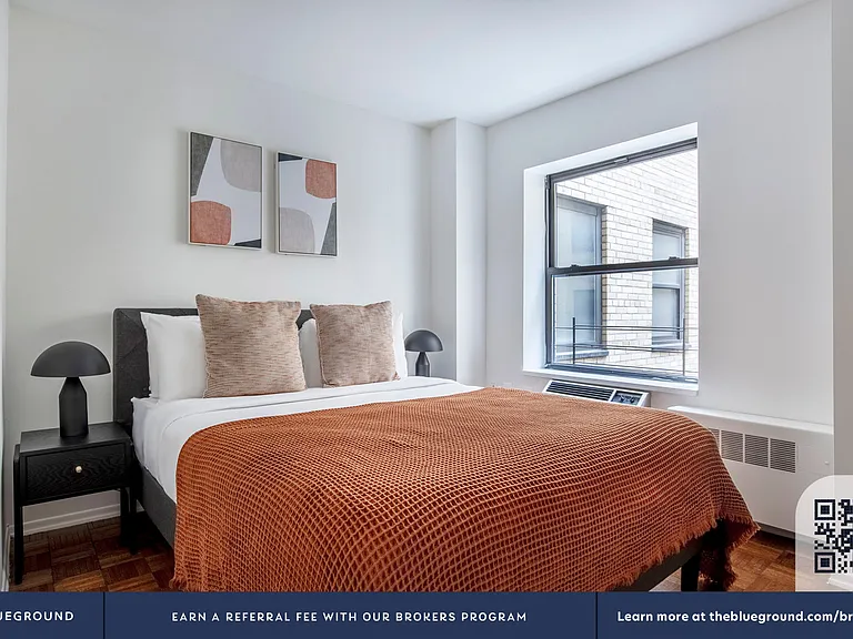 360 W 34th St #8K — Photo 8