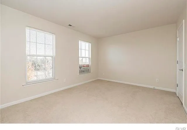 1869 Emerald Dr — Photo 4