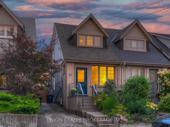 27 Kent Rd, Toronto, ON M4L 2X5