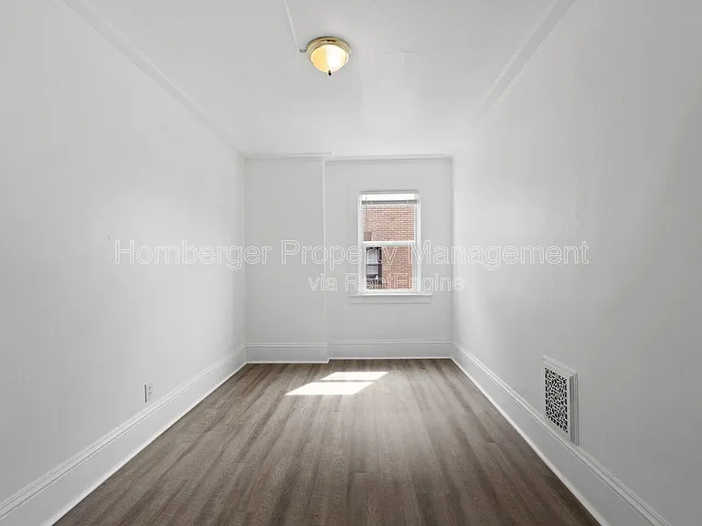 1911 W 2nd Ave #4 — Photo 9