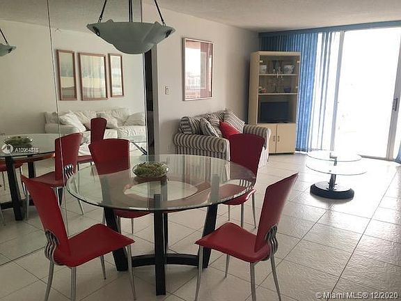 2nd image of 18071 Biscayne Blvd APT 1802