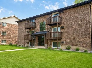 8331 Woodland Dr, Darien, IL 60561
