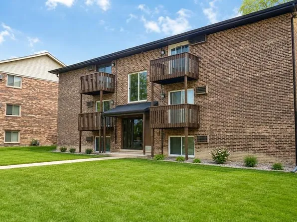 8331 Woodland Dr, Darien, IL 60561