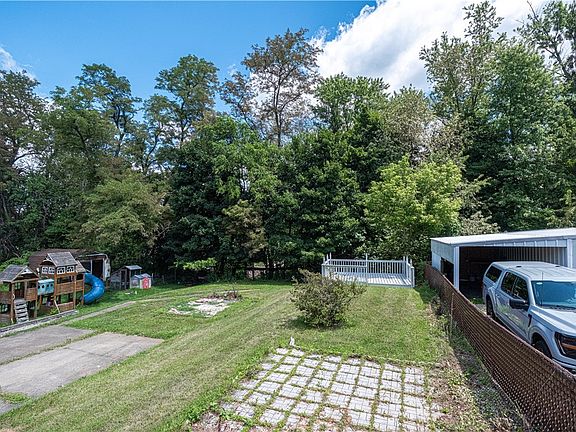 5th image of 75 Arlene Ave