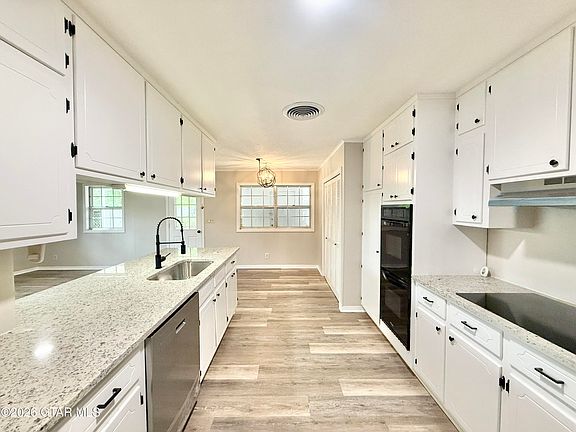 5th image of 705 Emerald Dr