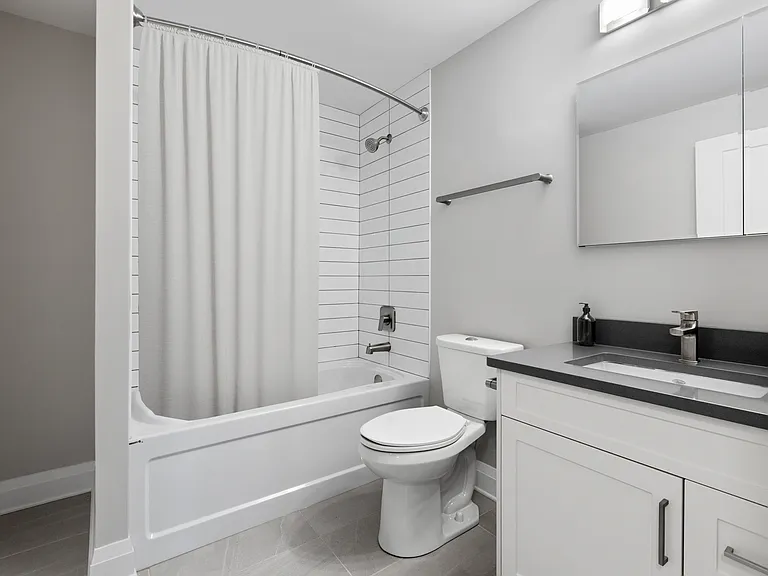 18 Queen St #2102 — Photo 10