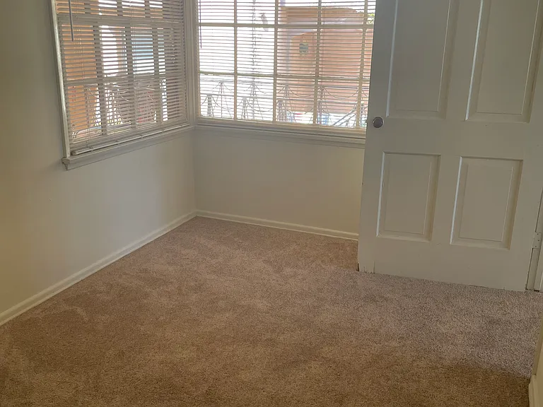 10990 Strathmore Westwood #8 — Photo 3