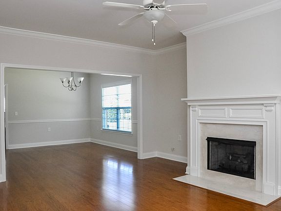 4th image of 262 Wrennewood Ln