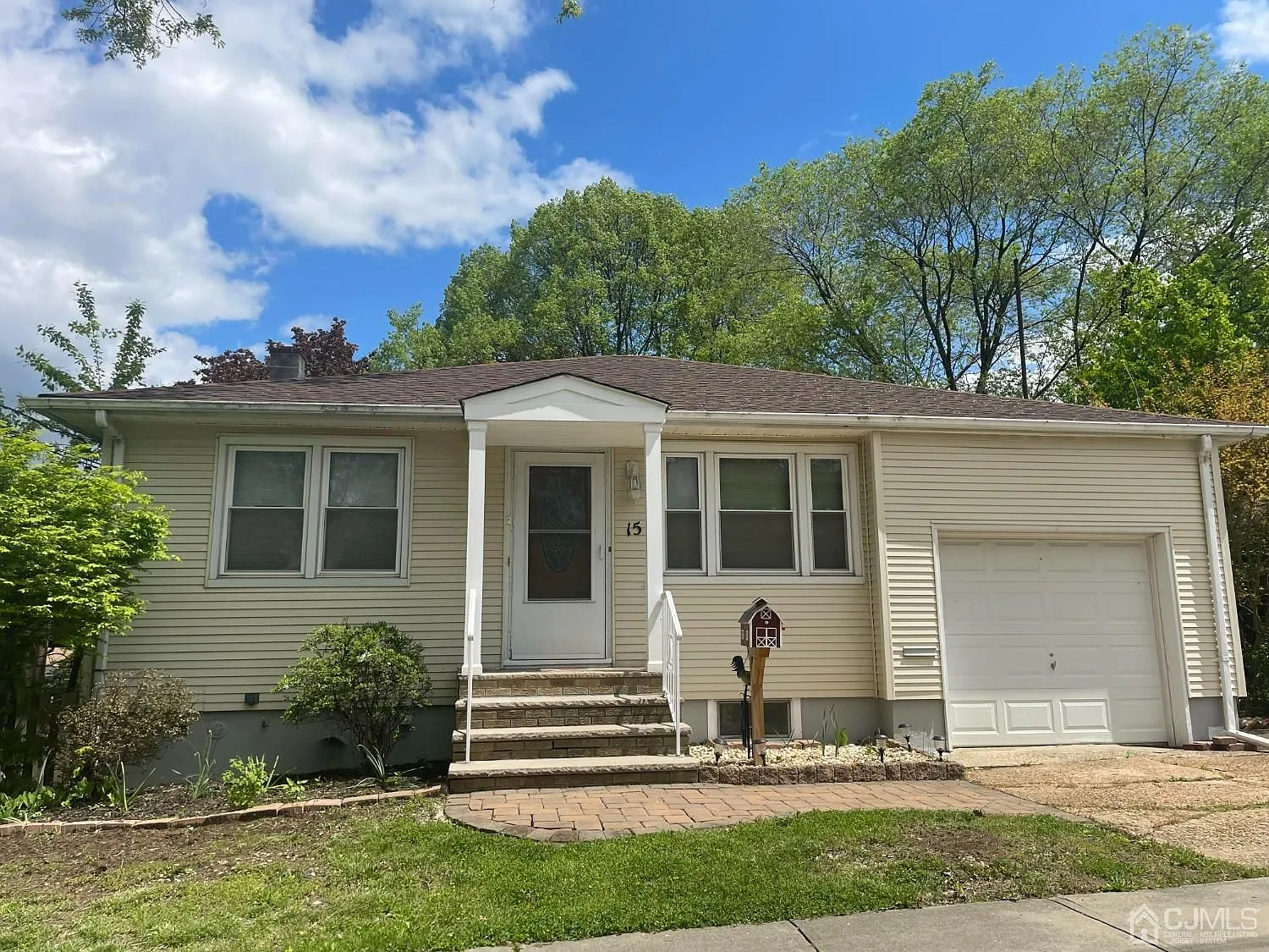 15 Amherst St photo 1