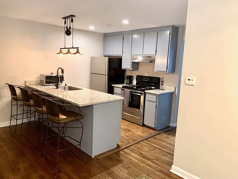176 Georgia Ave — Photo 3