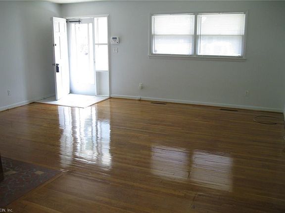 3rd image of 15 Dimmock Ave