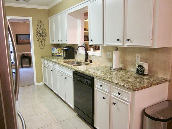 3rd image of 370 Hidden Hollow Dr