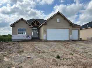 12152 N Tracy Ave, Kansas City, MO 64165