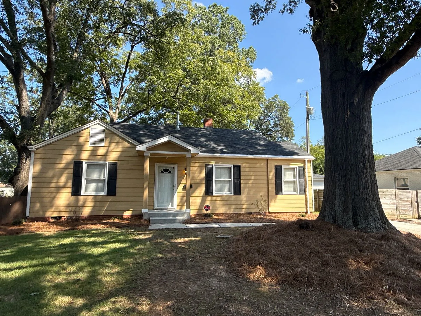 A0452-817 Everett Place — Photo 1