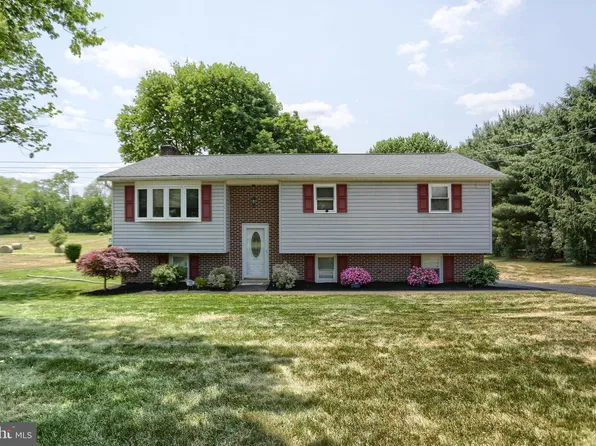 16 Mary Ave, Mechanicsburg, PA 17055