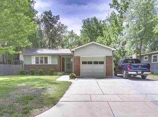 2260 S McAdam Dr, Wichita, KS 67218