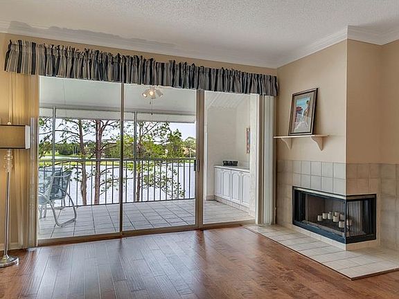 4th image of 467 Hamptoncrest 303 Cir