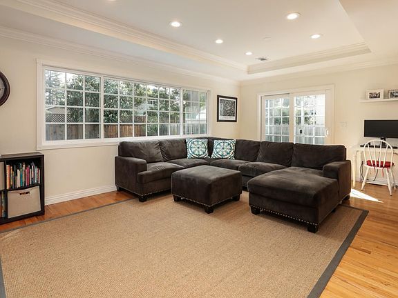 4th image of 936 Peggy Ln