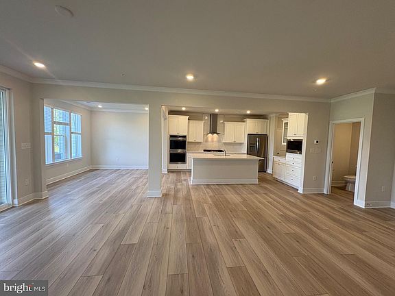 4th image of 2159 Winterberry Ln #O
