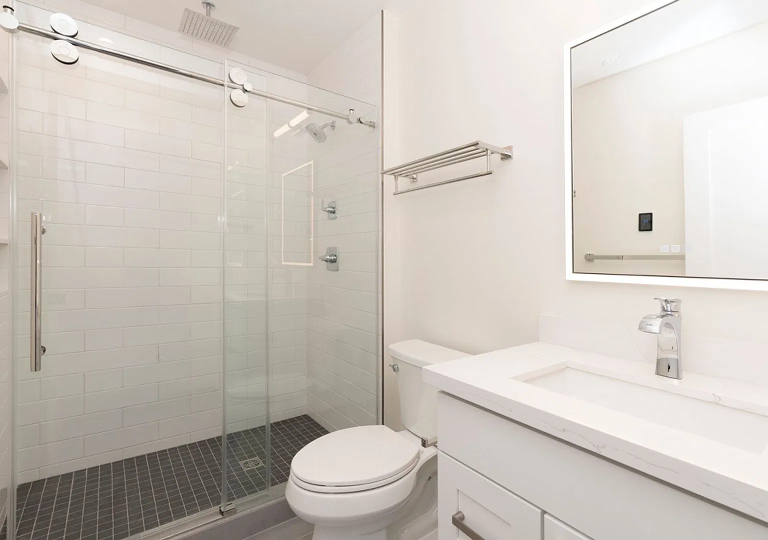 Brand New Remodel Spacious 3BR/2BA Residence High Ceilings with A/C in Heart of Fremont — Photo 1